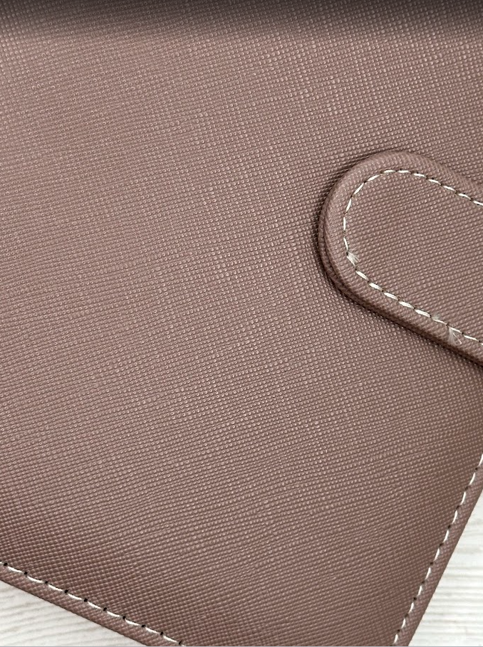 Classeur budget A6 – Collection Élise – Simili cuir vegan texturé, anneaux dorés 30 mm