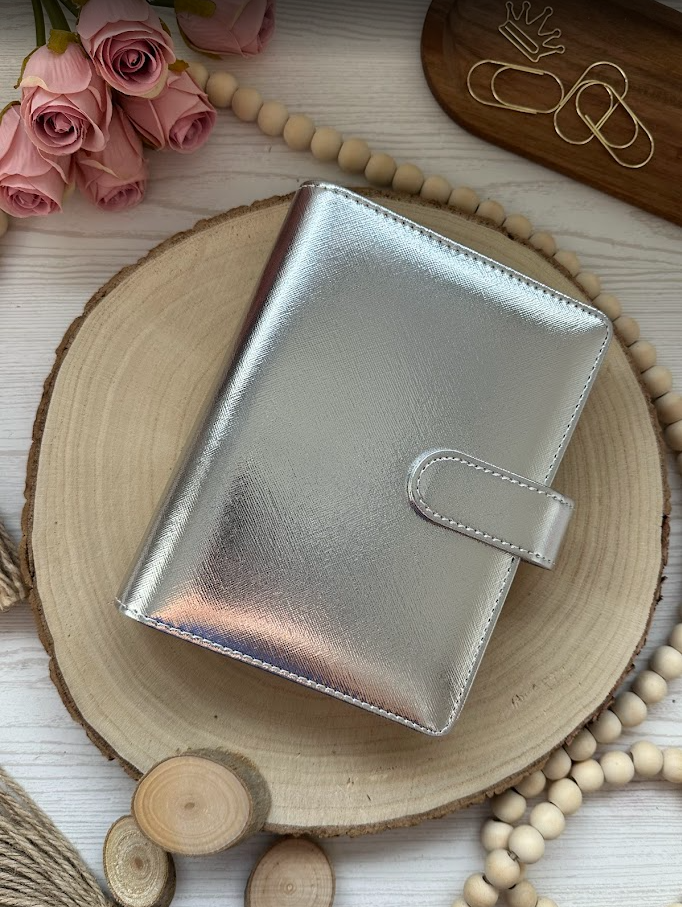 Classeur budget A6 – Collection Élise – Simili cuir vegan texturé, anneaux dorés 30 mm
