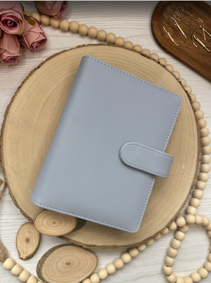 Classeur budget A6 – Collection Élise – Simili cuir vegan texturé, anneaux dorés 30 mm