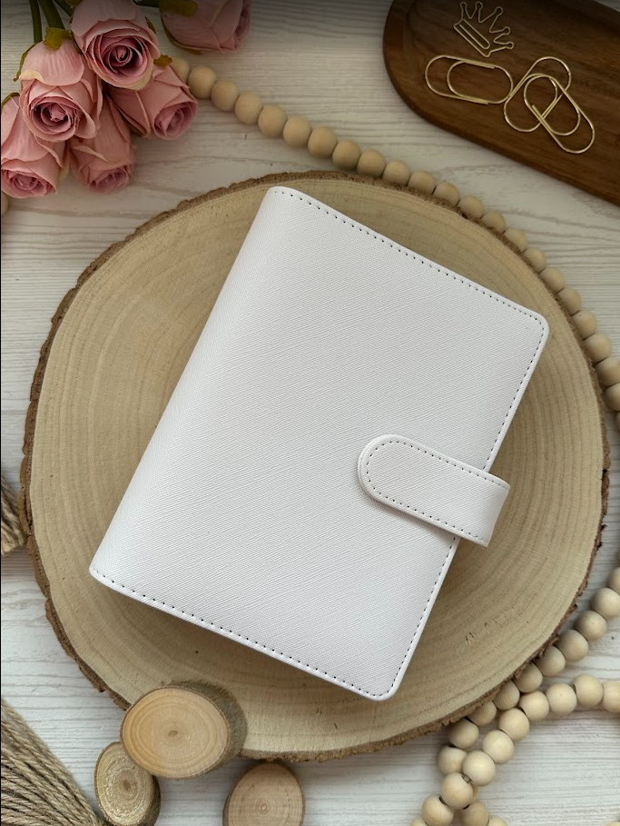 Classeur budget A6 – Collection Élise – Simili cuir vegan texturé, anneaux dorés 30 mm
