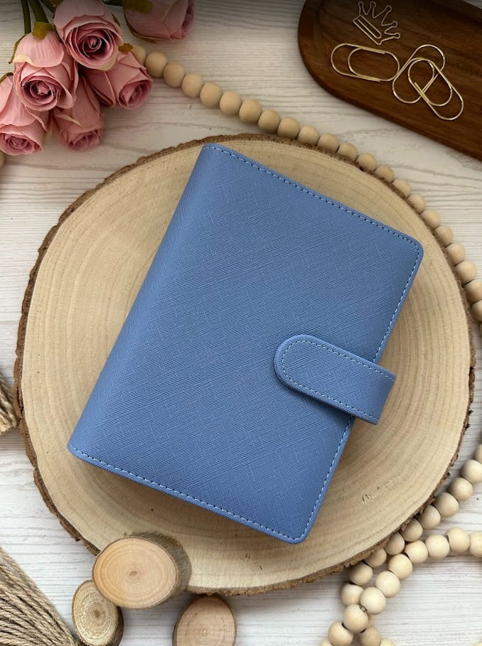 Classeur budget A6 – Collection Élise – Simili cuir vegan texturé, anneaux dorés 30 mm