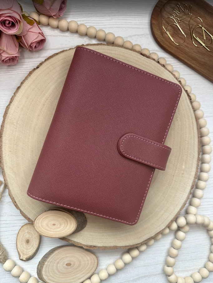 Classeur budget A6 – Collection Élise – Simili cuir vegan texturé, anneaux dorés 30 mm