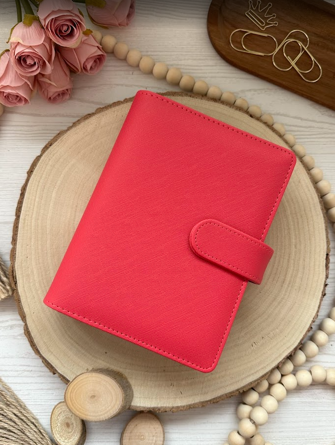 Classeur budget A6 – Collection Élise – Simili cuir vegan texturé, anneaux dorés 30 mm