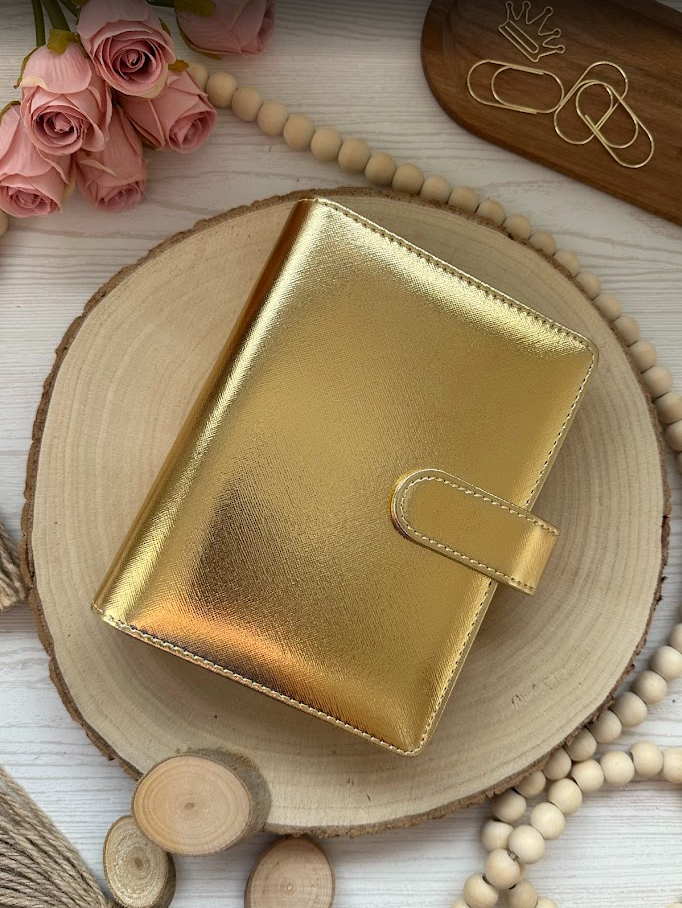 Classeur budget A6 – Collection Élise – Simili cuir vegan texturé, anneaux dorés 30 mm