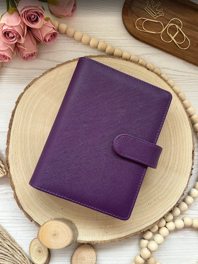 Classeur budget A6 – Collection Élise – Simili cuir vegan texturé, anneaux dorés 30 mm
