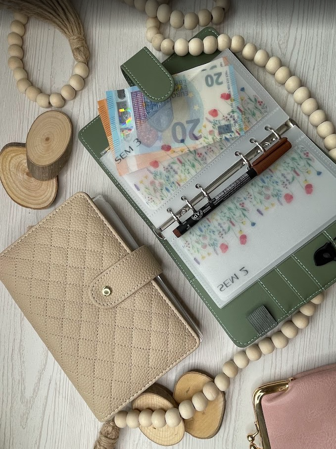 Collection Mila 🌸 – Trackers & Accessoires A6 personnalisés | Budget & Épargne