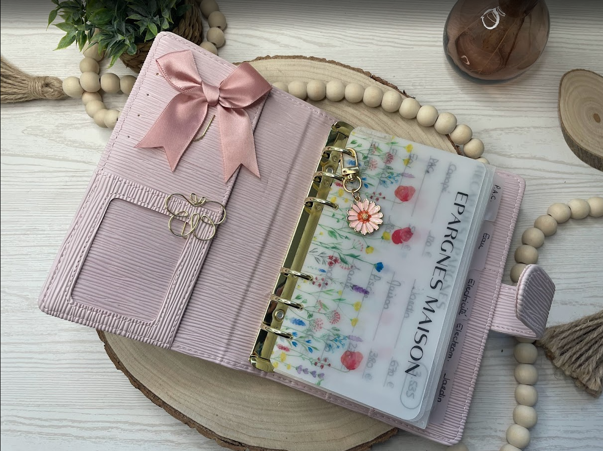 Collection Mila 🌸 – Trackers & Accessoires A6 personnalisés | Budget & Épargne