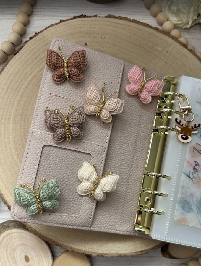 Décoration classeur budget – Papillon en tissu crocheté – Accessoire planner, agenda et organisation