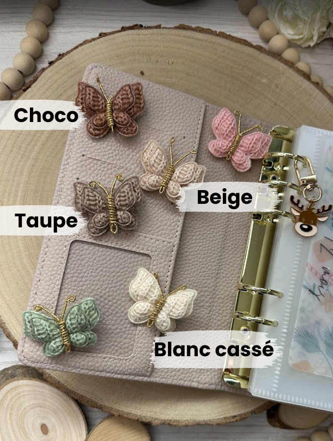 Décoration classeur budget – Papillon en tissu crocheté – Accessoire planner, agenda et organisation
