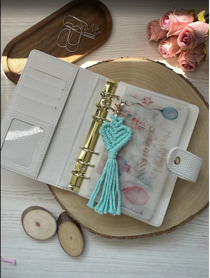 Porte-clés macramé cœur – Accessoire bohème chic fait main pour sac, trousseau de clés ou classeur budget