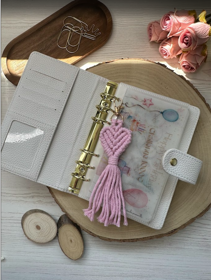 Porte-clés macramé cœur – Accessoire bohème chic fait main pour sac, trousseau de clés ou classeur budget