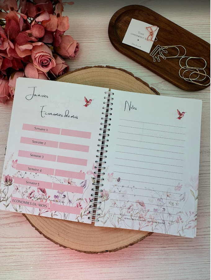 Budget Planner 2026 – Collection Lilie | Agenda financier A5 à spirale pour suivre revenus, dépenses & épargne