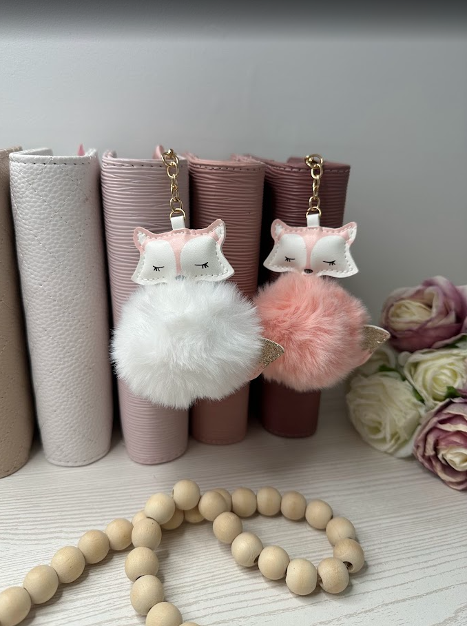 Porte-clés renard pompon – Fourrure synthétique (rose ou blanc) – Accessoire sac, trousse ou classeur