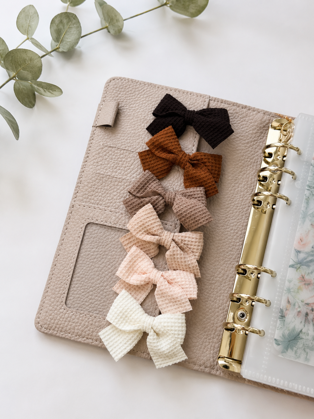 Décoration classeur budget – Nœud en tissu (12 couleurs) – Accessoire planner, agenda et organisation