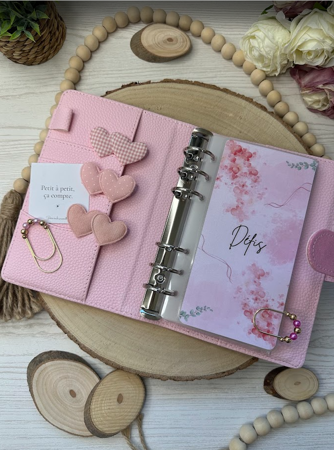 Décoration classeur budget – Cœur rose en tissu doux – Accessoire planner et organisation