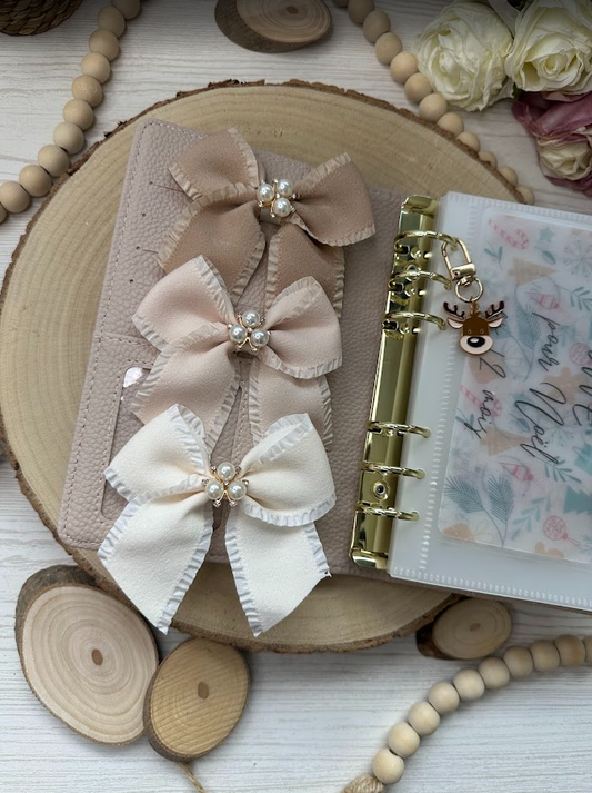 Décoration classeur budget – Nœud élégant avec perles (3 couleurs) – Accessoire planner et organisation