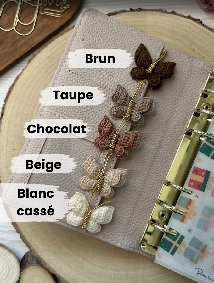 Décoration classeur budget – Papillon en tissu crocheté – Accessoire planner, agenda et organisation