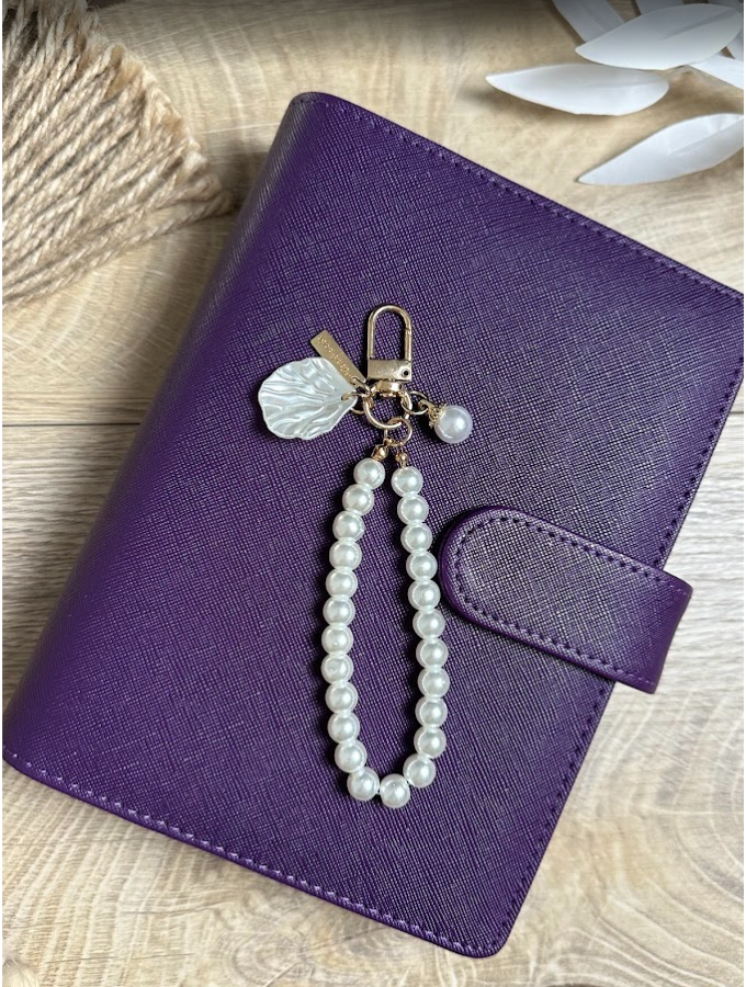 Porte-clés perles blanches – Élégance et douceur – Accessoire raffiné pour classeur budget ou trousseau
