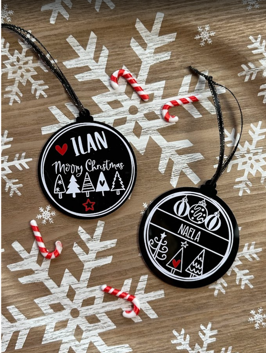 Boule de Noël personnalisée – Décoration moderne noire & blanche (prénom au choix)
