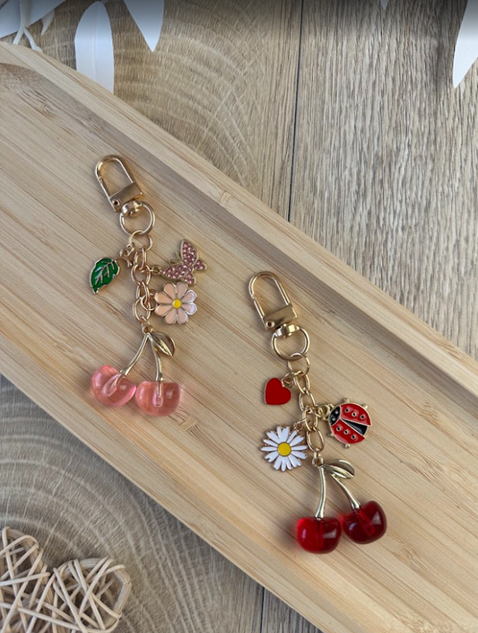 🍒 Porte-clés « Cerise Gourmande » – Bijou de classeur