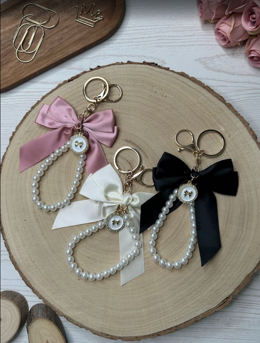 Porte-clés élégant perles et ruban – Bijou raffiné pour classeur budget, sac ou trousseau de clés