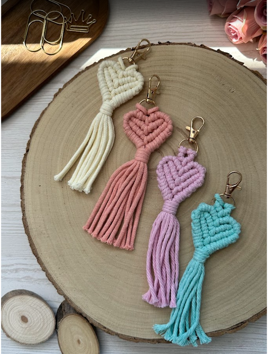 Porte-clés macramé cœur – Accessoire bohème chic fait main pour sac, trousseau de clés ou classeur budget