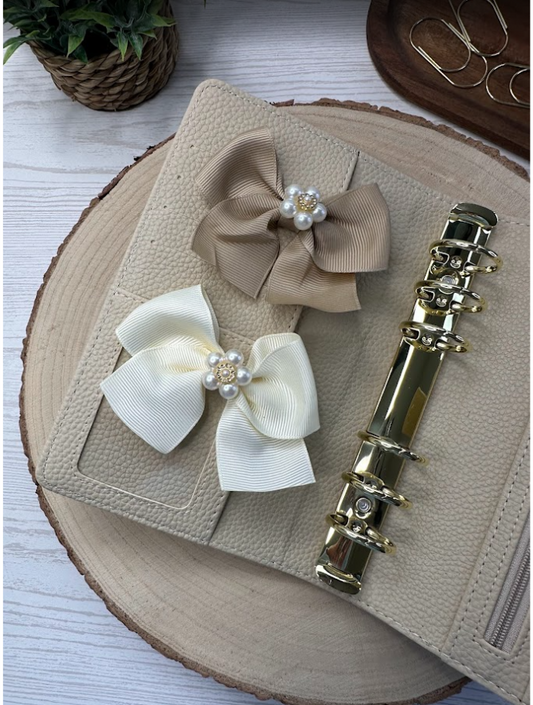 Pince nœud élégant avec perles | Accessoire décoratif pour classeur budget, carnet ou coiffure