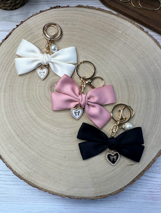 Porte-clés ruban élégant avec pendentif cœur et perle | Accessoire raffiné pour clés, sac ou classeur budget