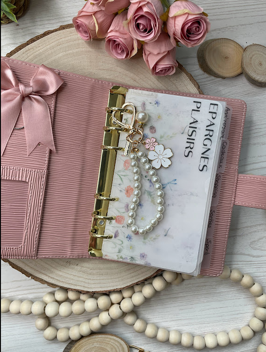 Porte-clés perles et fleurs sakura – Mousqueton cœur doré, perle nacrée et breloques élégantes